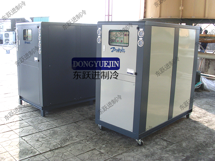 水冷式制冷機(jī) 水冷式制冷機(jī)