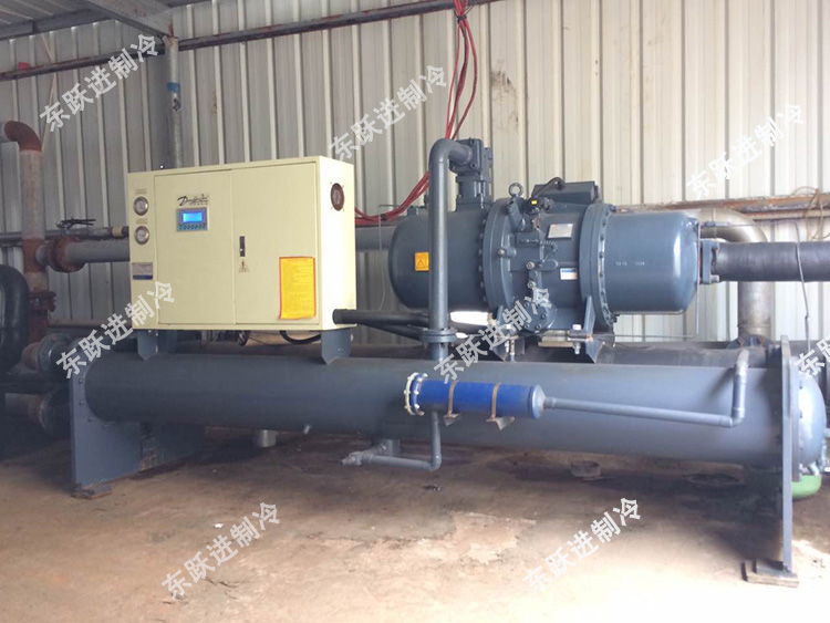 清遠120HP螺桿式冷水機